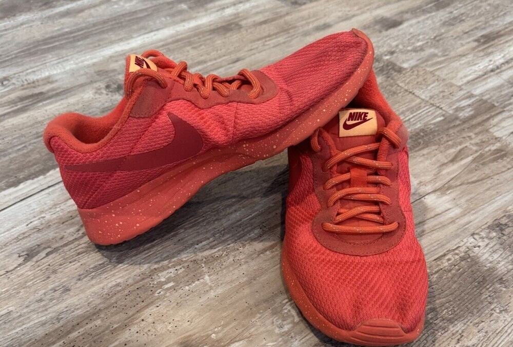 Nike Tanjun SE Ember Glow/Gym Red Peach Cream Running Shoe Size 8.5 844908-800